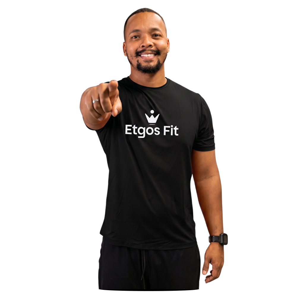 Treinador Etgos Fit apontando para você