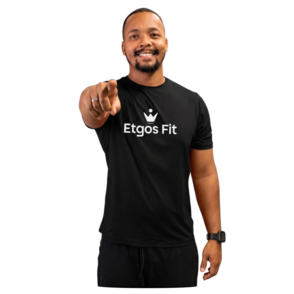 Lucas Pacheco, treinador da Etgos Fit, apontando para você